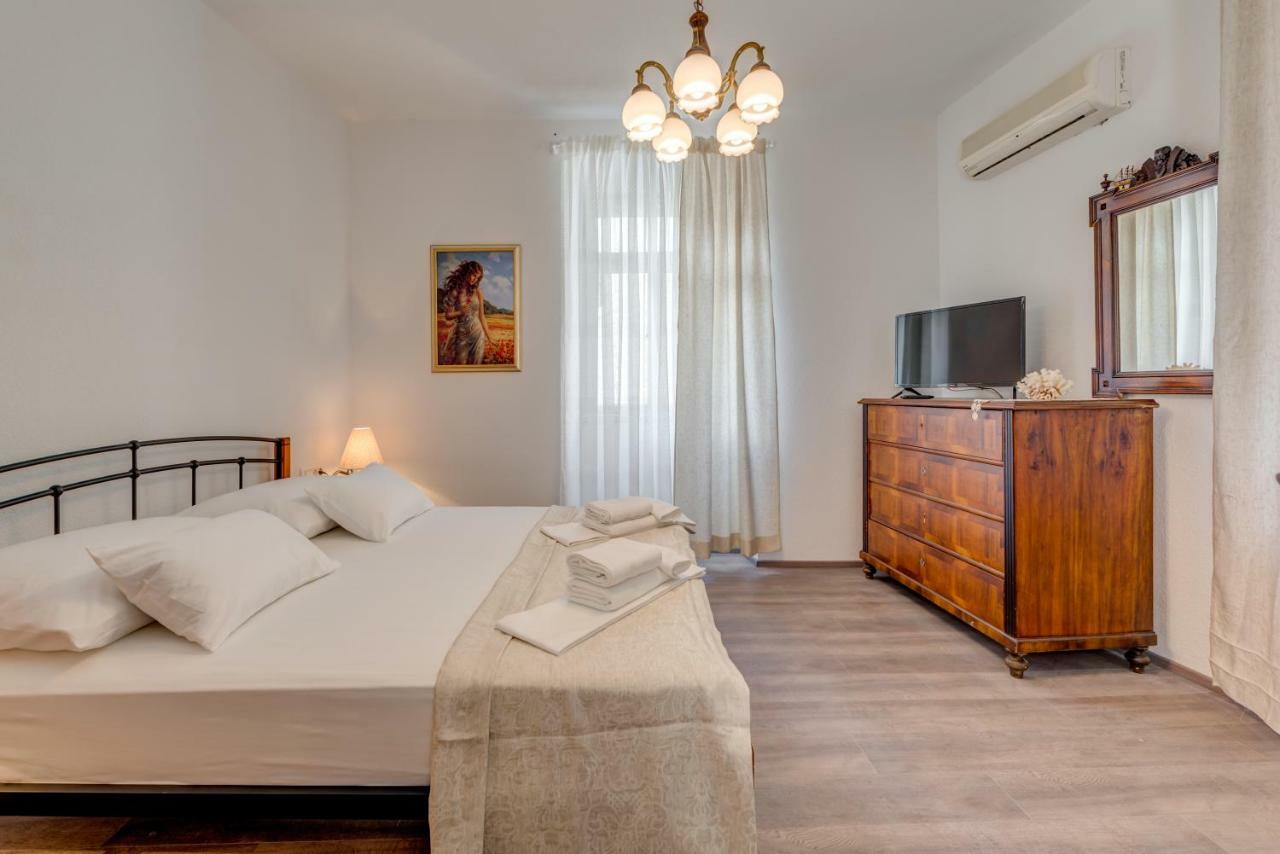 Villa Lino**** In The Heart Of Old Town Trogir Extérieur photo