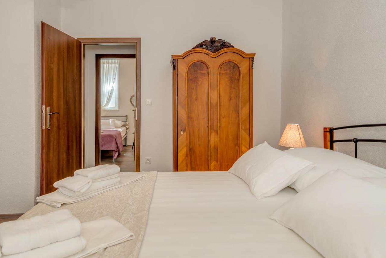 Villa Lino**** In The Heart Of Old Town Trogir Extérieur photo