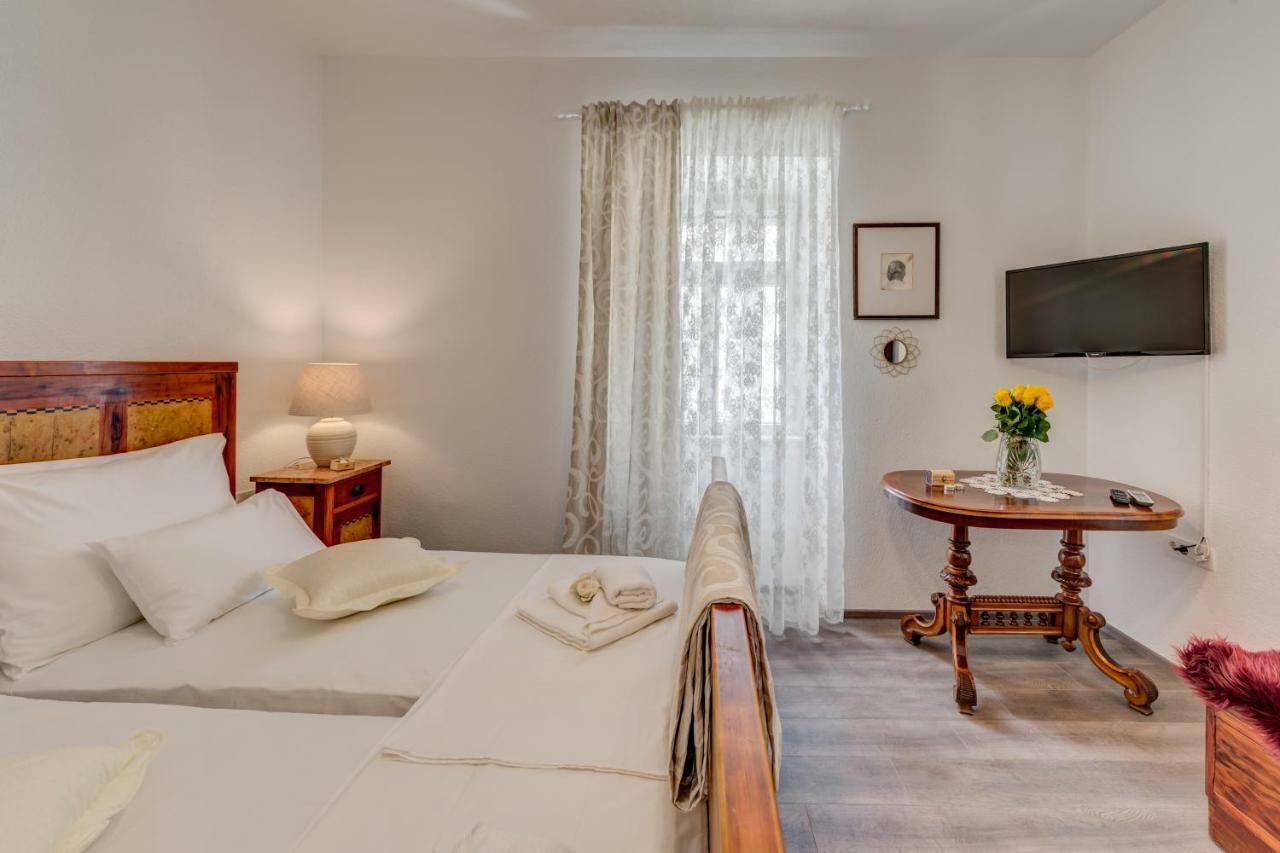 Villa Lino**** In The Heart Of Old Town Trogir Extérieur photo